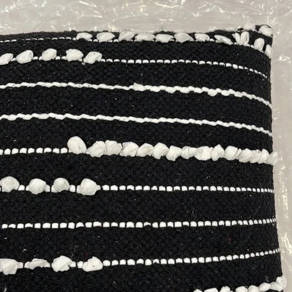 5th & Noble 2pc decorative toss pillow set (black/white) - NWT! - Picture 5 of 14
